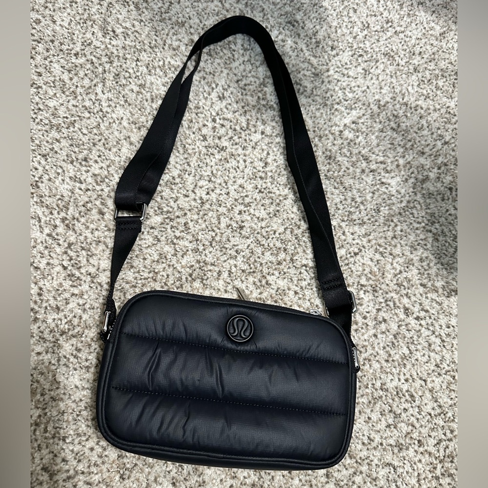 Lululemon wunderpuff crossbody 2L bag in black